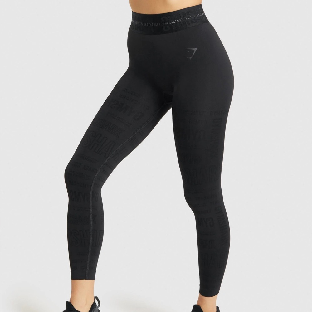 💎RARE💎🆕Gymshark “Vision” Sports Bra And Full-Length Legging In Black Tonal Logo - Picture 12 of 16